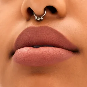 MAC Cosmetics Locked Kiss 24h Lipstick dlhotrvajúci rúž s matným efektom odtieň Mischief 1,8 g