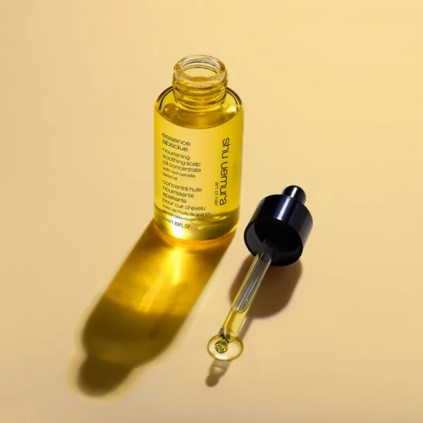 Shu Uemura Essence Absolue ukľudňujúce olejové sérum na vlasy a vlasovú pokožku 50 ml