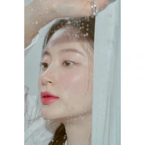 rom&nd Dewy Ful Water Tint dlhotrvajúci lesk na pery odtieň #01 In Coral 5 g