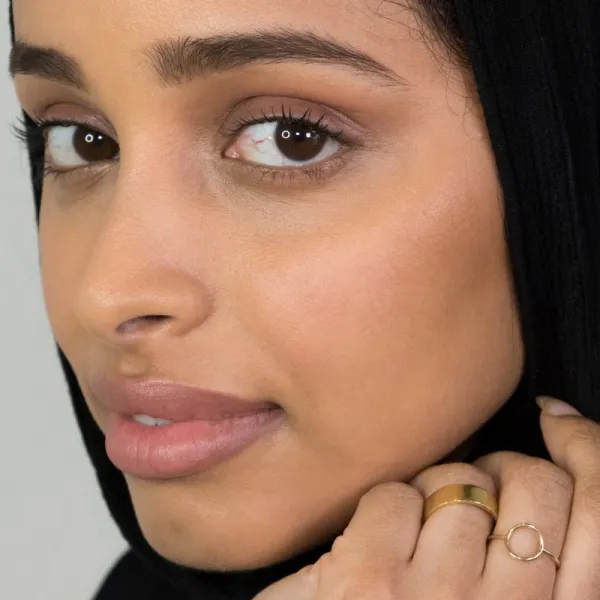 Nudestix Nudies Glow multifunkčný rozjasňovač v tyčinke odtieň Brown Sugar Baby 7 g