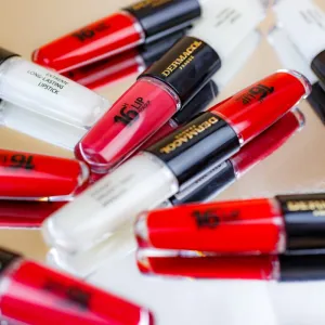 Dermacol 16H Lip Colour dlhotrvajúci rúž a lesk na pery odtieň 16 Classy Sassy 2x4 ml