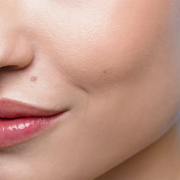 Gabriella Salvete SoulMatte Hyaluronic Foundation dlhotrvajúci make-up s matným efektom odtieň 01C Porcelain Cold 30 ml