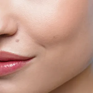 Gabriella Salvete SoulMatte Hyaluronic Foundation dlhotrvajúci make-up s matným efektom odtieň 01C Porcelain Cold 30 ml