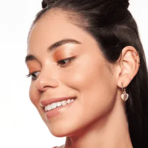 essence BABY GOT GLOW tekutý rozjasňovač odtieň 30 Breezy Bronze 10 ml