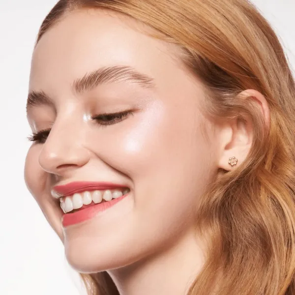 essence SKIN tint ľahký hydratačný make-up SPF 30 odtieň 10 30 ml
