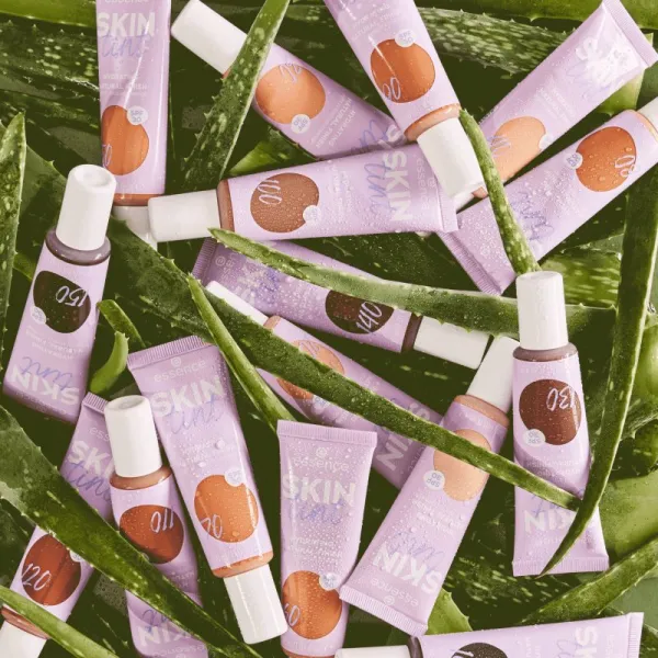essence SKIN tint ľahký hydratačný make-up SPF 30 odtieň 10 30 ml