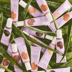 essence SKIN tint ľahký hydratačný make-up SPF 30 odtieň 10 30 ml