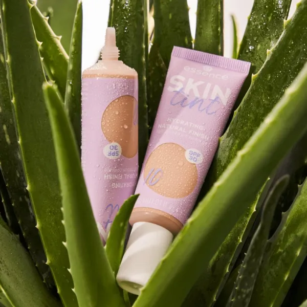 essence SKIN tint ľahký hydratačný make-up SPF 30 odtieň 10 30 ml