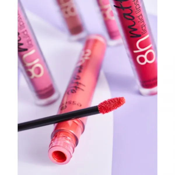 essence 8h matte matný tekutý rúž odtieň 09 Fiery Red 2,5 ml