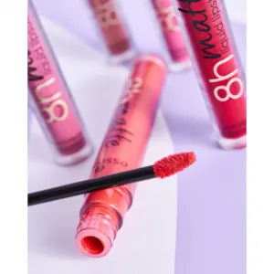 essence 8h matte matný tekutý rúž odtieň 09 Fiery Red 2,5 ml