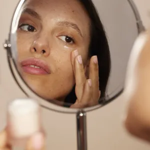 Payot Roselift Crème Liftante Regard očný krém na korekciu tmavých kruhov a vrások 15 ml