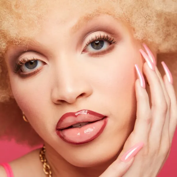 NYX Professional Makeup Line Loud Vegan kontúrovacia ceruzka na pery s matným efektom odtieň 31 - Ten Out Of Ten 1,2 g
