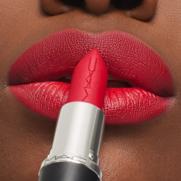 MAC Cosmetics MACximal Silky Matte Lipstick matný rúž odtieň Ruby Woo 3,5 g