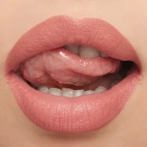 MAC Cosmetics MACximal Silky Matte Lipstick matný rúž odtieň Kinda Sexy 3,5 g
