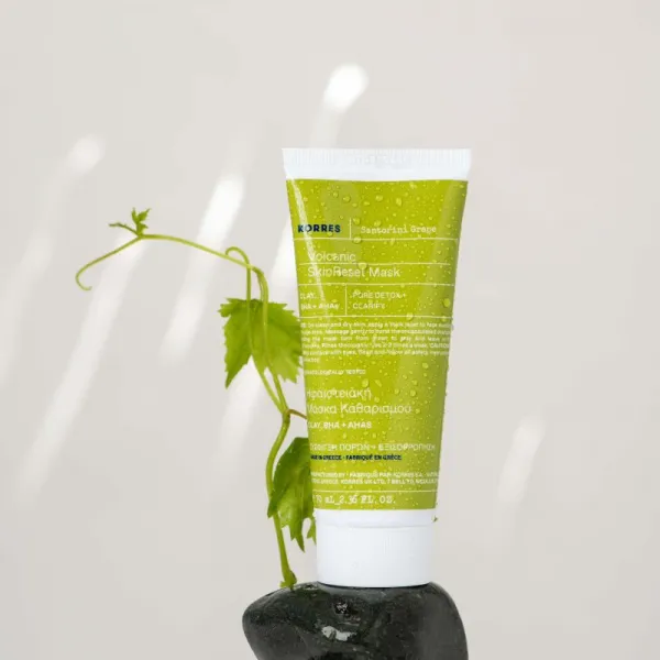 Korres Santorini Grape čistiaca maska s aktívnym uhlím 70 ml