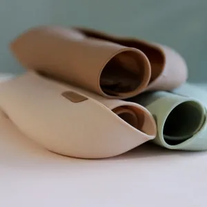 Lovi Silikónový podbradník s vreckom Nude