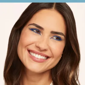 Bourjois Twist Up The Volume riasenka pre objem s kefkou 2 v 1 odtieň 03 Ultra Blue 8 ml