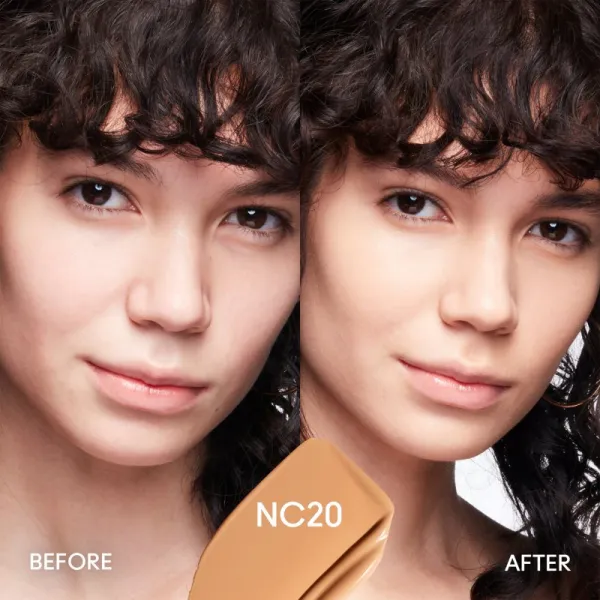 MAC Cosmetics Studio Fix Fluid SPF 15 24HR Matte Foundation + Oil Control zmatňujúci make-up SPF 15 odtieň NC20 30 ml