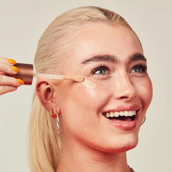 Rimmel Multi-Tasker Better Than Filters rozjasňujúca podkladová báza pre zjednotenie farebného tónu pleti odtieň 002 Fair Light 30 ml
