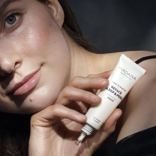 Mádara Time Miracle Reface Sleep & Peel jemné nočné peelingové sérum s omladzujúcim účinkom 30 ml
