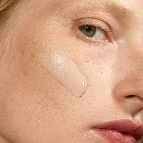 MÁDARA Skinonym Semi-Matte Peptide dlhotrvajúci make-up s peptidmi odtieň Ivory 20 30 ml