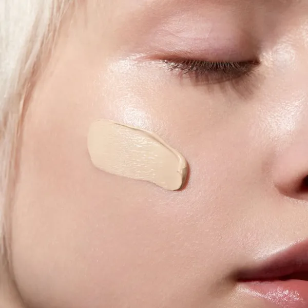 MÁDARA Skinonym Semi-Matte Peptide dlhotrvajúci make-up s peptidmi odtieň Porcelain 10 30 ml