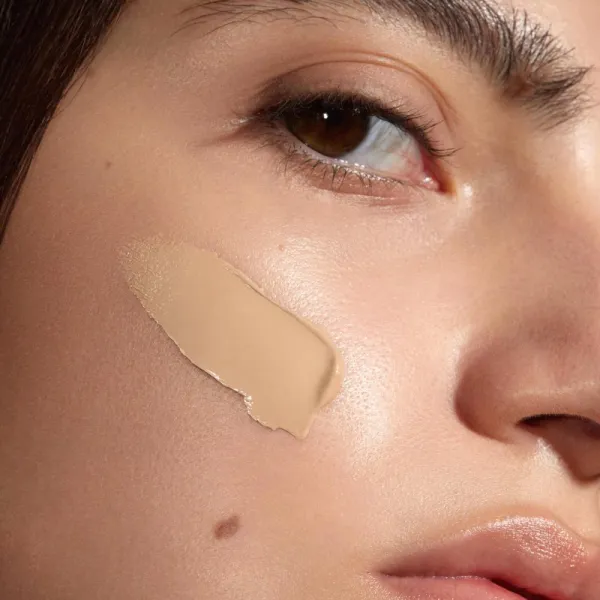 MÁDARA Skinonym Semi-Matte Peptide dlhotrvajúci make-up s peptidmi odtieň True Beige 35 30 ml