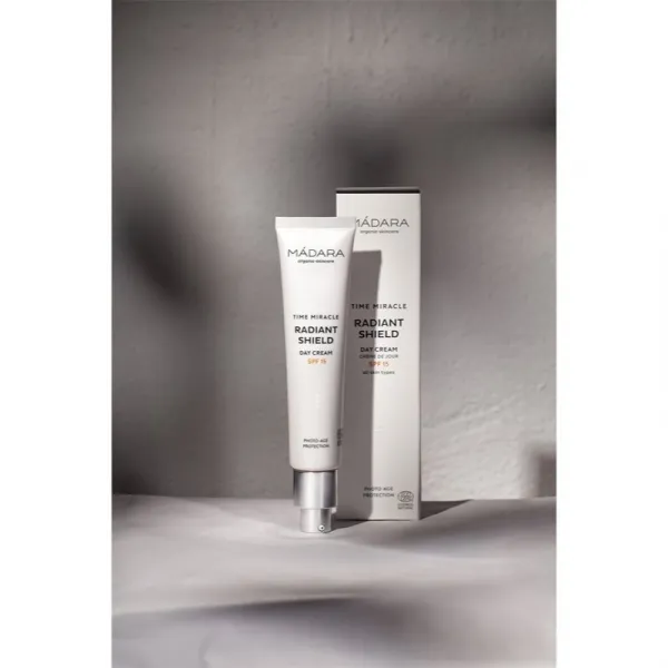 MÁDARA Time Miracle Radiant Shield rozjasňujúci ochranný krém SPF 15 40 ml