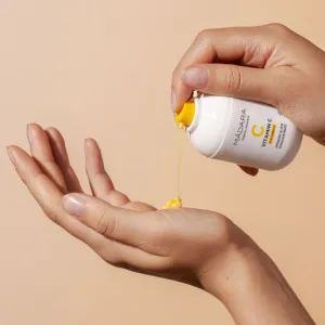 MÁDARA Vitamin C Intense Glow rozjasňujúci koncentrát 30 ml