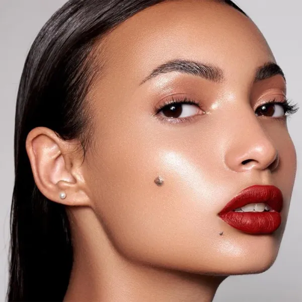 Danessa Myricks Beauty Colorfix Mattes multifunkčné líčidlo na oči, pery a tvár odtieň Primary Red 10 ml