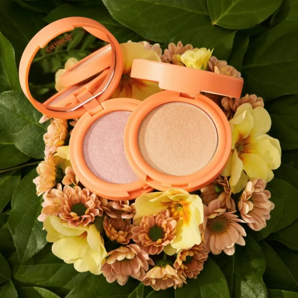Catrice SEEKING FLOWERS rozjasňujúci púder odtieň C02 S-peachless 5,5 g