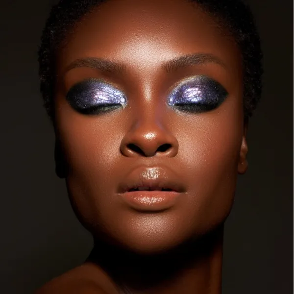 Danessa Myricks Beauty Infinite Chrome Flakes trblietavé očné tiene odtieň Strobe Light 3,8 g
