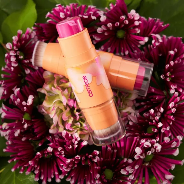Catrice SEEKING FLOWERS rozjasňujúca lícenka v tyčinke odtieň C01 Berrylicious 7 g