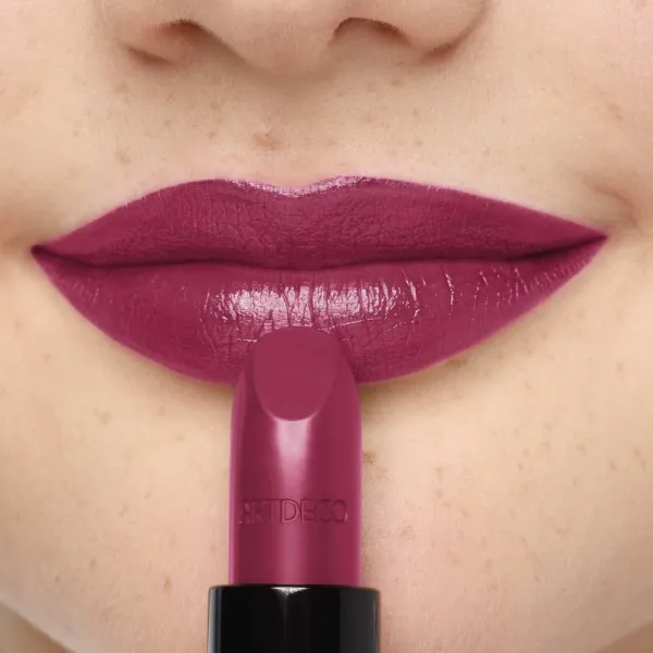ARTDECO Perfect Color krémový rúž so saténovým finišom odtieň 926 Dark Raspberry 4 g