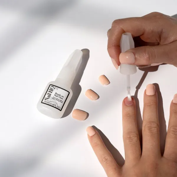 Nail HQ Brush on Nail Glue lepidlo na nechty 10 ml