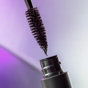 MÁDARA Come Closer posilňujúca riasenka 6 ml