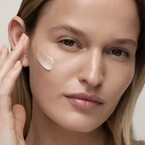 fresh Black Tea Instant Perfecting Mask intenzívna vyhladzujúca pleťová maska 30 ml