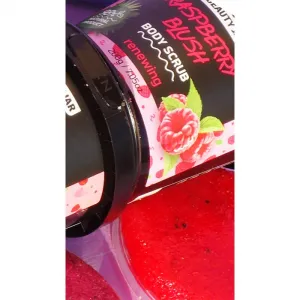 Beauty Jar Raspberry Blush osviežujúci telový peeling 200 g