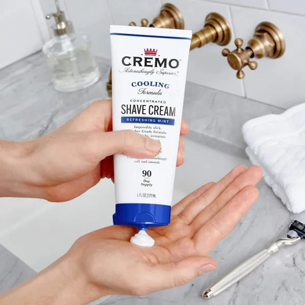Cremo Refreshing Mint Cooling Shave Cream krém na holenie v tube pre mužov 177 ml