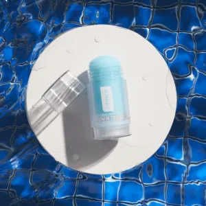 Catrice POOLSIDE OF LIFE hydratačná a regeneračná tyčinka s chladivým účinkom odtieň Pool Down 36 g