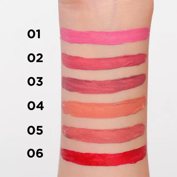 Eveline Cosmetics Wonder Match dlhotrvajúci matný tekutý rúž s kyselinou hyalurónovou odtieň 06 Classic Red 6.8 ml