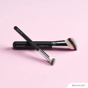 BrushArt Professional B11 Angled foundation brush štetec na make-up B11 1 ks
