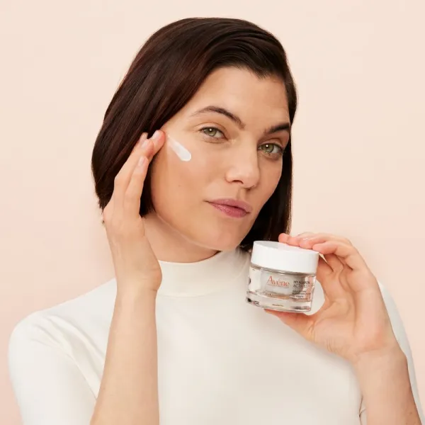 Avène Hyaluron Activ B3 Renewal Firming Aqua Cream-in-Gel hydratačný gél krém pre obnovu kožnej bariéry 50 ml