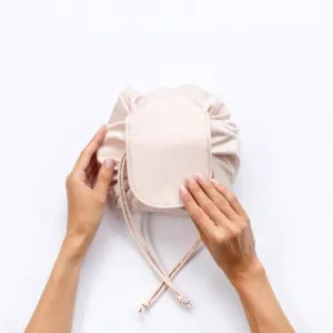Notino Travel Collection Drawstring Make-Up Bag priestorná taška na make-up Beige 1 ks