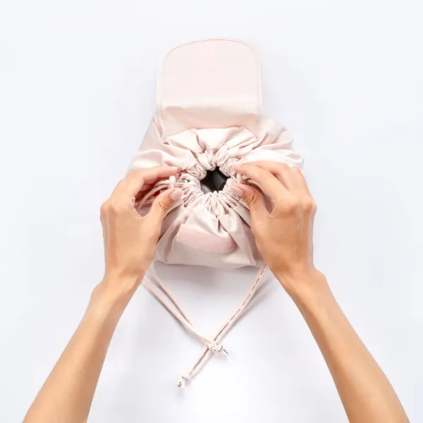 Notino Travel Collection Drawstring Make-Up Bag priestorná taška na make-up Beige 1 ks