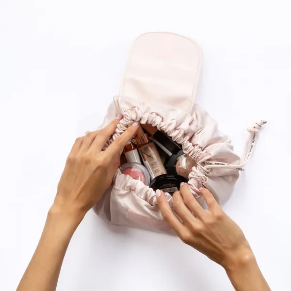 Notino Travel Collection Drawstring Make-Up Bag priestorná taška na make-up Beige 1 ks