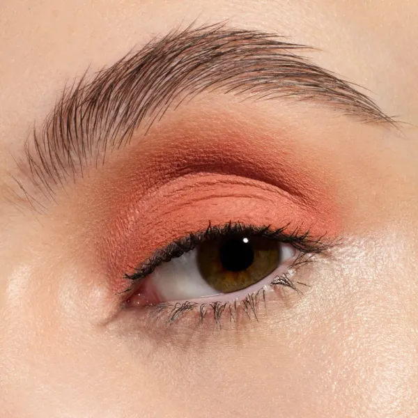 essence Matte tekuté očné tiene odtieň 03 Peach Pop 3 ml