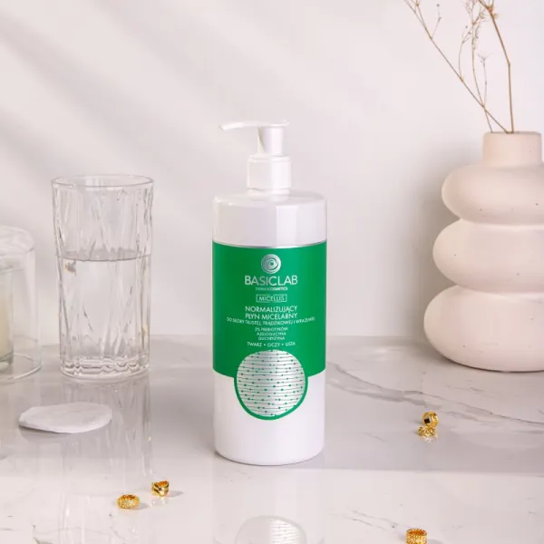 BasicLab Dermocosmetics Micellis micelárna voda pre zmiešanú a mastnú pleť s dávkovačom 500 ml