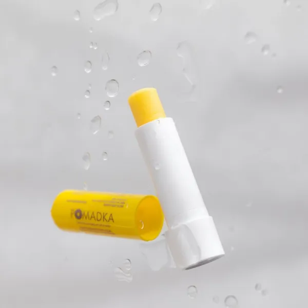 BasicLab Dermocosmetics Famillias hydratačný balzam na pery 4 g