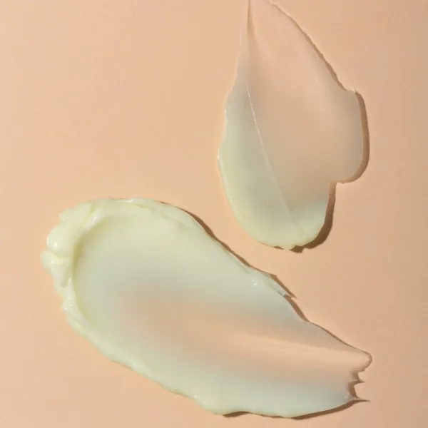 BasicLab Dermocosmetics Aminis vyhladzujúci a spevňujúci očný krém na noc 18 ml
